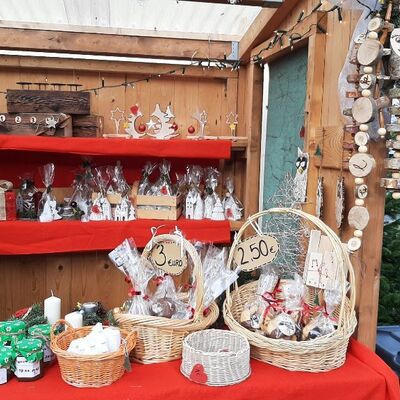 Verkaufsstand zum Weihnachtsmarkt