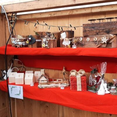 Verkaufsstand zum Weihnachtsmarkt